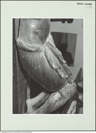 Vorderseite von Sopr. BAS ROMA [https://www.deutsche-digitale-bibliothek.de/content/lizenzen/rv-ez/] Altare del Crocefisso; KreuzaltarDer Gekreuzigte - Detail: Lendenschurz, bh444677_recto. Foto.