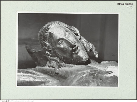 Vorderseite von Sopr. BAS ROMA [https://www.deutsche-digitale-bibliothek.de/content/lizenzen/rv-ez/] Altare del Crocefisso; KreuzaltarDer Gekreuzigte - Detail: Gesicht, bh444678_recto. Foto.