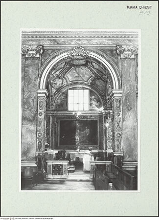 Vorderseite von Sopr. BAS ROMA [https://www.deutsche-digitale-bibliothek.de/content/lizenzen/rv-ez/] Sant'Angelo in PescheriaSeitenschiff (rechts)rechtes Seitenschiff3. Seitenschiffskapelle rechts: Andreaskapelle3. Joch: Cappella di S. Andrea - Blick vom Mittelschiff in die Kapelle, bh444692_recto. Foto.