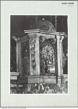 Vorderseite von Sopr. BAS ROMA [https://www.deutsche-digitale-bibliothek.de/content/lizenzen/rv-ez/] Tabernakel auf dem Altar - Gesamtansicht, bh444693_recto. Foto.