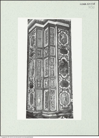 Vorderseite von Sopr. BAS ROMA [https://www.deutsche-digitale-bibliothek.de/content/lizenzen/rv-ez/] Wand- und Deckenmalereien in der AndreaskapellePilasterdekoration; Szenen aus dem Leben der Heiligen Franziskus und Franziska; Putti - Pilaster zum Mittelschiff hin links des Kapelleneingangs: gesamt; vom Kapelleninneren aus, bh444700_recto. Foto.