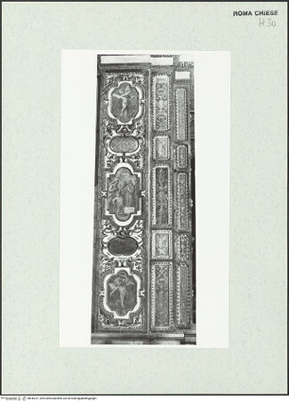 Vorderseite von Sopr. BAS ROMA [https://www.deutsche-digitale-bibliothek.de/content/lizenzen/rv-ez/] Wand- und Deckenmalereien in der AndreaskapellePilasterdekoration; Szenen aus dem Leben der Heiligen Franziskus und Franziska; Putti - Pilaster zum Mittelschiff hin rechts des Kapelleneingangs: gesamt, bh444701_recto. Foto.
