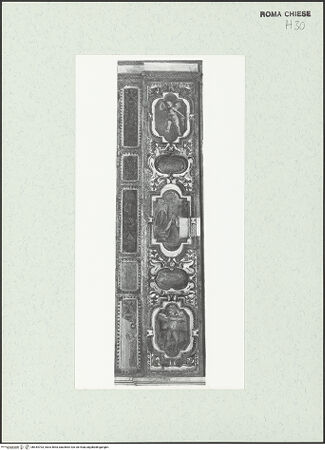 Vorderseite von Sopr. BAS ROMA [https://www.deutsche-digitale-bibliothek.de/content/lizenzen/rv-ez/] Wand- und Deckenmalereien in der AndreaskapellePilasterdekoration; Szenen aus dem Leben der Heiligen Franziskus und Franziska; Putti - Pilasterspiegel der Außenwand: Szene aus dem Leben der heiligen Franziska, bh444703_recto. Foto.