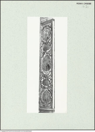 Vorderseite von Sopr. BAS ROMA [https://www.deutsche-digitale-bibliothek.de/content/lizenzen/rv-ez/] Wand- und Deckenmalereien in der AndreaskapellePilasterdekoration; Szenen aus dem Leben der Heiligen Franziskus und Franziska; Putti - Pilasterspiegel der Außenwand: Franziskus kniet vor der Madonna (?), bh444704_recto. Foto.