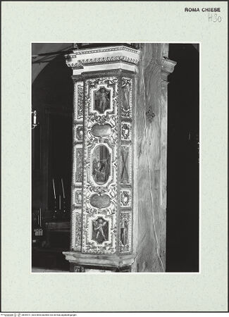 Vorderseite von Sopr. BAS ROMA [https://www.deutsche-digitale-bibliothek.de/content/lizenzen/rv-ez/] Wand- und Deckenmalereien in der AndreaskapellePilasterdekoration; Szenen aus dem Leben der Heiligen Franziskus und Franziska; Putti - Pilaster zum Mittelschiff hin rechts des Kapelleneingangs: gesamt, bh444721_recto. Foto.