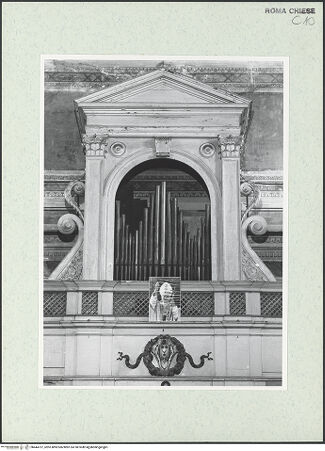 Vorderseite von Sopr. BAS ROMA [https://www.deutsche-digitale-bibliothek.de/content/lizenzen/rv-ez/] Sant'Angelo in PescheriaLanghaus - Inneres zum Chor hin, bh444737_recto. Foto.