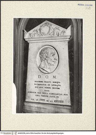Vorderseite von Sopr. BAS ROMA [https://www.deutsche-digitale-bibliothek.de/content/lizenzen/rv-ez/] Grabmal von Gioacchino Pessuti (+ 1814), Mathematiker - Gesamtansicht, bh445286_recto. Foto.
