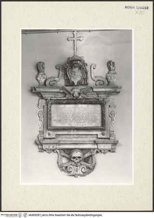 Vorderseite von Sopr. BAS ROMA [https://www.deutsche-digitale-bibliothek.de/content/lizenzen/rv-ez/] Grabinschrift für den Abt Marco Antonio Perroni (+ 1659) - Gesamtansicht, bh445287_recto. Foto.