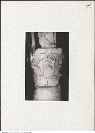 Vorderseite von Pace, Valentino [https://www.deutsche-digitale-bibliothek.de/content/lizenzen/rv-fz/] Maria mit dem Kind - Detail und Kapitell als Sockel, bh445689_recto. Foto: Pace, Valentino.