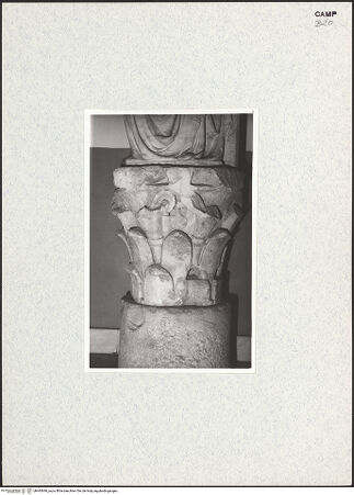 Vorderseite von Pace, Valentino [https://www.deutsche-digitale-bibliothek.de/content/lizenzen/rv-ez/] Maria mit dem Kind - Detail und Kapitell als Sockel, bh445690_recto. Foto: Pace, Valentino.