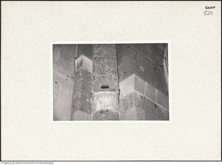 Vorderseite von Pace, Valentino [https://www.deutsche-digitale-bibliothek.de/content/lizenzen/rv-ez/] Kapitelle des Chorumgangs - Kapitelle (1. Joch rechts), bh445699_recto. Foto: Pace, Valentino.