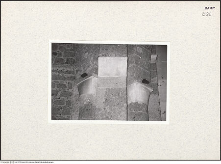 Vorderseite von Pace, Valentino [https://www.deutsche-digitale-bibliothek.de/content/lizenzen/rv-ez/] Kapitelle des Chorumgangs - Kapitelle, bh445700_recto. Foto: Pace, Valentino.