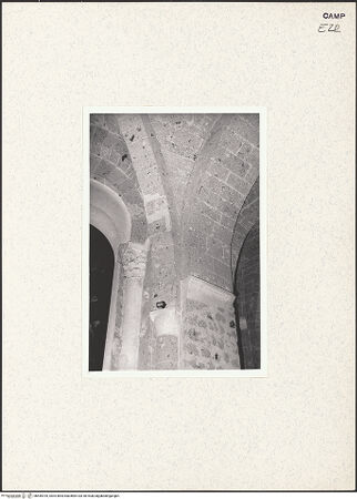 Vorderseite von Pace, Valentino [https://www.deutsche-digitale-bibliothek.de/content/lizenzen/rv-ez/] Kapitelle des Chorumgangs - Kapitelle und Gewölbeansatz, bh445705_recto. Foto: Pace, Valentino.