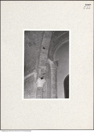 Vorderseite von Pace, Valentino [https://www.deutsche-digitale-bibliothek.de/content/lizenzen/rv-ez/] Kapitelle des Chorumgangs - Kapitelle und Gewölbeansatz, bh445708_recto. Foto: Pace, Valentino.