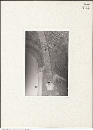 Vorderseite von Pace, Valentino [https://www.deutsche-digitale-bibliothek.de/content/lizenzen/rv-ez/] Kapitelle des Chorumgangs - Kapitelle und Gewölbeansatz, bh445709_recto. Foto: Pace, Valentino.