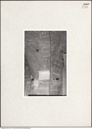 Vorderseite von Pace, Valentino [https://www.deutsche-digitale-bibliothek.de/content/lizenzen/rv-ez/] Kapitelle des Chorumgangs - Kapitelle und Gewölbeansatz, bh445711_recto. Foto: Pace, Valentino.