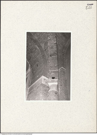 Vorderseite von Pace, Valentino [https://www.deutsche-digitale-bibliothek.de/content/lizenzen/rv-ez/] Kapitelle des Chorumgangs - Kapitelle und Gewölbeansatz, bh445714_recto. Foto: Pace, Valentino.