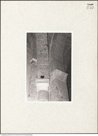 Vorderseite von Pace, Valentino [https://www.deutsche-digitale-bibliothek.de/content/lizenzen/rv-ez/] Kapitelle des Chorumgangs - Kapitelle und Gewölbeansatz, bh445719_recto. Foto: Pace, Valentino.