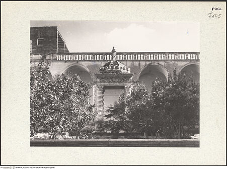 Vorderseite von Bibliotheca Hertziana [https://www.deutsche-digitale-bibliothek.de/content/lizenzen/rv-fz/] Santi Niccolò e CataldoChiostro Grande - Innenansicht mit Brunnenhaus, bh445880_recto. Foto: Savio, Oscar.