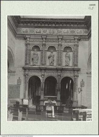 Vorderseite von Lieberman, Ralph [https://www.deutsche-digitale-bibliothek.de/content/lizenzen/rv-ez/] Wandverkleidung des Ostchors als dekorierter Triumphbogen-Hochaltar mit Transfigurationsskulpturengruppe - Gesamtansicht, bh446184_recto. Foto.