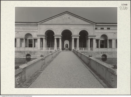 Vorderseite von Lieberman, Ralph [https://www.deutsche-digitale-bibliothek.de/content/lizenzen/rv-ez/] Palazzo del TèGartenfassade / Ostfassade - Blickachse zum Hauptportal, bh446286_recto. Foto.