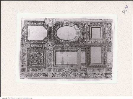 Vorderseite von Soprintendenza Gallerie - Napoli [https://www.deutsche-digitale-bibliothek.de/content/lizenzen/rv-ez/] Entwurf einer reich verzierten Kassettendecke für den Palazzo Farnese - , bh447299_recto. Foto.