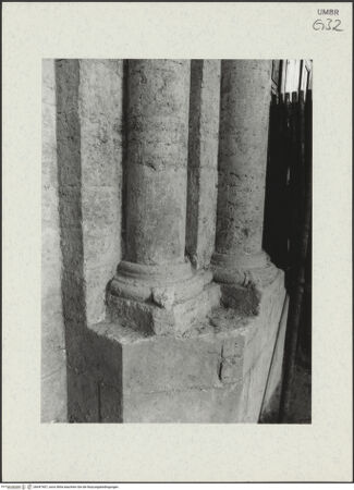 Vorderseite von Bibliotheca Hertziana [https://www.deutsche-digitale-bibliothek.de/content/lizenzen/rv-fz/] San Fortunato - Langhaus, Seitenschiff, Wandpfeiler, Detail: Bais, bh447407_recto. Foto: Savio, Oscar.