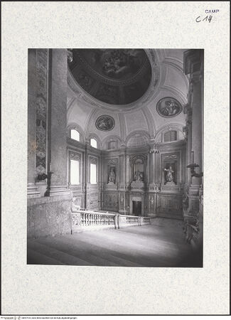 Vorderseite von Bibliotheca Hertziana [https://www.deutsche-digitale-bibliothek.de/content/lizenzen/rv-fz/] Palazzo RealeScalone d'onore - Blick vom Vestibolo superiore Richtung erstes Wendepodest, bh447415_recto. Foto: Savio, Oscar.