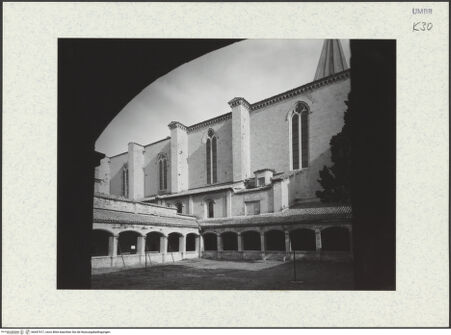 Vorderseite von Bibliotheca Hertziana [https://www.deutsche-digitale-bibliothek.de/content/lizenzen/rv-fz/] San FortunatoChiostro - Blick aus dem Westflügel des Kreuzgangs nach Nordosten, bh447417_recto. Foto: Savio, Oscar.