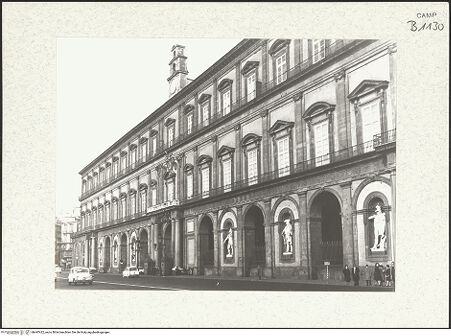 Vorderseite von Bibliotheca Hertziana [https://www.deutsche-digitale-bibliothek.de/content/lizenzen/rv-fz/] Palazzo Reale - Seitenansicht, bh447422_recto. Foto: Savio, Oscar.