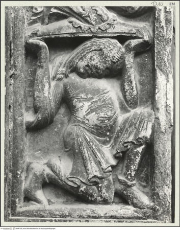 Vorderseite von Bibliotheca Hertziana [https://www.deutsche-digitale-bibliothek.de/content/lizenzen/rv-ez/] HauptportalTelamon - , bh447430_recto. Foto: Savio, Oscar.