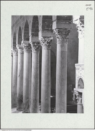 Vorderseite von Bibliotheca Hertziana [https://www.deutsche-digitale-bibliothek.de/content/lizenzen/rv-fz/] DuomoSüdseitenschiff - Südarkaden von Südosten, Detail, bh451082_recto. Foto: Savio, Oscar.