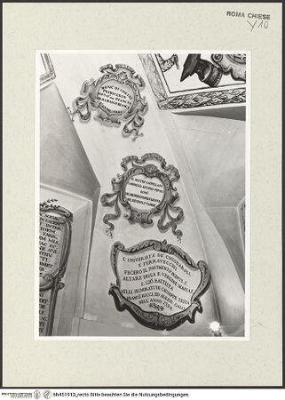 Vorderseite von Sopr. BAS ROMA [https://www.deutsche-digitale-bibliothek.de/content/lizenzen/rv-ez/] Serie von Wandinschriften der Bruderschaft der Ferrari - Inschrift der Università dei Chiodaroli von 1794; Inschrift des Kanonikus Popoli von 1916/17; Inschrift des Mons. Quadrini Primicerio von 1931, bh451913_recto. Foto.