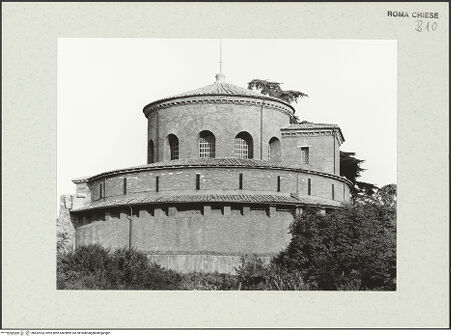 Vorderseite von Bibliotheca Hertziana [https://www.deutsche-digitale-bibliothek.de/content/lizenzen/rv-ez/] Mausoleo di Santa CostanzaAußenbau - Außenansicht, bh452524_recto. Foto: Savio, Oscar.