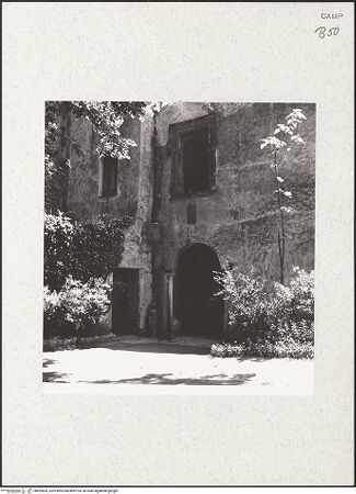 Vorderseite von Bibliotheca Hertziana [https://www.deutsche-digitale-bibliothek.de/content/lizenzen/rv-fz/] Villa Rufolo - Palazzo, Eingang zum Hof, bh452808_recto. Foto: Zallinger zu Stillendorf, Marlies von.
