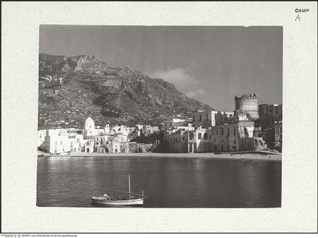 Vorderseite von Bibliotheca Hertziana [https://www.deutsche-digitale-bibliothek.de/content/lizenzen/rv-fz/] Blick auf den Hafen, bh452971_recto. Foto: Zallinger zu Stillendorf, Marlies von.