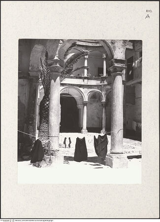 Vorderseite von Bibliotheca Hertziana [https://www.deutsche-digitale-bibliothek.de/content/lizenzen/rv-fz/] Palazzo Fici - Innenansicht, bh453422_recto. Foto: Zallinger zu Stillendorf, Marlies von.