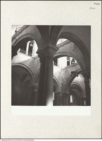 Vorderseite von Bibliotheca Hertziana [https://www.deutsche-digitale-bibliothek.de/content/lizenzen/rv-fz/] San NicolaMittelschiff - Inneres nach Nordosten; Transversalbögen statische Ergänzung von 1451, bh454103_recto. Foto: Zallinger zu Stillendorf, Marlies von.