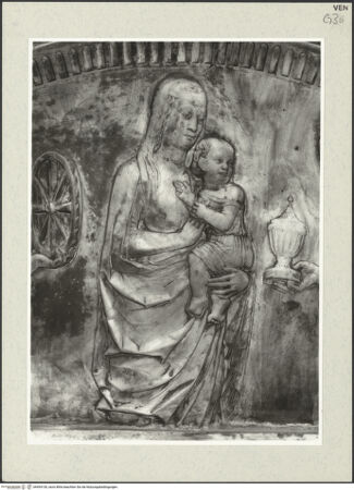 Vorderseite von Böhm, Osvaldo [https://www.deutsche-digitale-bibliothek.de/content/lizenzen/rv-ez/] Grabmal des Rechtsgelehrten Antonio Roselli (gest. 1466)TotenkammerMadonna zwischen den Heiligen Katharina und Maria Magdalena - Madonna, bh454130_recto. Foto: Böhm, Osvaldo.