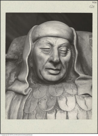 Vorderseite von Böhm, Osvaldo [https://www.deutsche-digitale-bibliothek.de/content/lizenzen/rv-ez/] Grabmal des Rechtsgelehrten Antonio Roselli (gest. 1466)TotenkammerDer Verstorbene (Gisant) - Detail: Kopf, bh454169_recto. Foto: Böhm, Osvaldo.