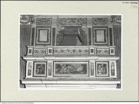 Vorderseite von Sopr. BAS ROMA [https://www.deutsche-digitale-bibliothek.de/content/lizenzen/rv-ez/] Sängertribüne (Kanzel / Loge) - Blick von unten, bh454493_recto. Foto.