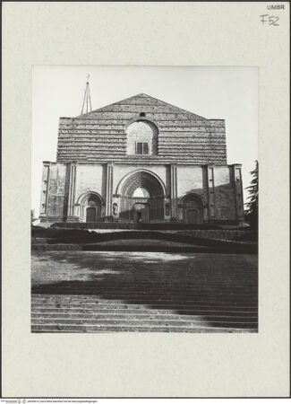 Vorderseite von Bibliotheca Hertziana [https://www.deutsche-digitale-bibliothek.de/content/lizenzen/rv-fz/] San FortunatoNordfassade - Fassade und Treppenanlage, von Norden, bh454574_recto. Foto: Zallinger zu Stillendorf, Marlies von.