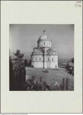 Vorderseite von Bibliotheca Hertziana [https://www.deutsche-digitale-bibliothek.de/content/lizenzen/rv-fz/] Santa Maria della Consolazione - Ansicht von Nordwesten, bh454575_recto. Negativ: Zallinger zu Stillendorf, Marlies von.
