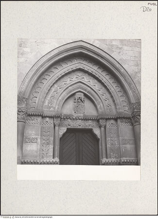 Vorderseite von Bibliotheca Hertziana [https://www.deutsche-digitale-bibliothek.de/content/lizenzen/rv-fz/] Portal (Madonna) - Teilansicht, bh454760_recto. Foto: Zallinger zu Stillendorf, Marlies von.