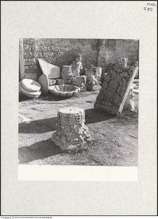 Vorderseite von Bibliotheca Hertziana [https://www.deutsche-digitale-bibliothek.de/content/lizenzen/rv-fz/] Bauplastische Fragmente - Bauplastische Fragmente, bh454769_recto. Foto: Zallinger zu Stillendorf, Marlies von.