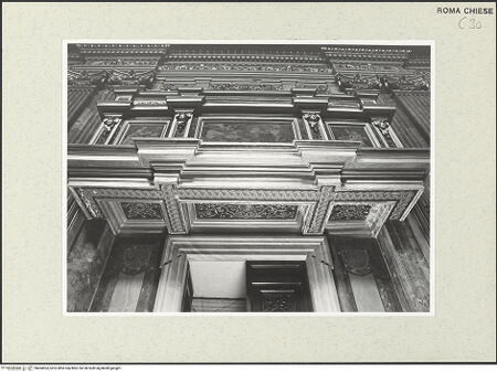 Vorderseite von Sopr. BAS ROMA [https://www.deutsche-digitale-bibliothek.de/content/lizenzen/rv-ez/] Sängertribüne (Kanzel / Loge) - (Kanzel an rechter Wand), bh454963_recto. Foto.