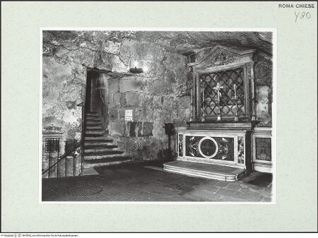 Vorderseite von Sopr. BAS ROMA [https://www.deutsche-digitale-bibliothek.de/content/lizenzen/rv-ez/] San Giuseppe dei FalegnamiCarcere Mamertino - Ausgang und Altar, bh455462_recto. Foto.