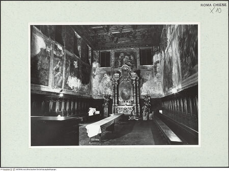 Vorderseite von Sopr. BAS ROMA [https://www.deutsche-digitale-bibliothek.de/content/lizenzen/rv-ez/] San Giuseppe dei Falegnami - Oratorio, Blick Richtung Altarwand, bh455466_recto. Foto.