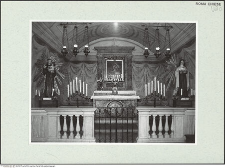 Vorderseite von Sopr. BAS ROMA [https://www.deutsche-digitale-bibliothek.de/content/lizenzen/rv-ez/] San Giuseppe dei FalegnamiCappella dell'Addolorata - Blick auf Altar mit flankierenden Heiligen, bh455473_recto. Foto.