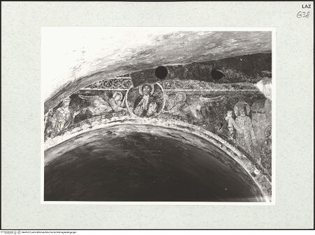 Vorderseite von Getty Research Institute? [https://www.deutsche-digitale-bibliothek.de/content/lizenzen/rv-ez/] Reste der Wandbemalung: Christus-Clipeus, flankiert von Papst Urban IV. und der heiligen Christina; Jüngstes Gericht - Linke Hälfte: Christus-Clipeus, flankiert von Papst Urban IV. und der heiligen Christina (spätere Malschicht), bh455707_recto. Foto: Hutzel, Max.